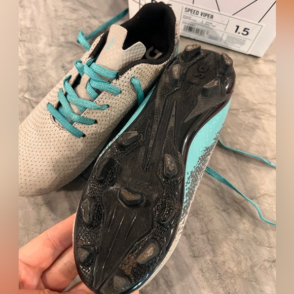 DSG Speed Viper Soccer Cleats, Size 1.5 (Youth) in Gray and Teal - Picture 3 of 4